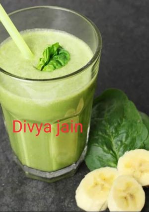 A picture of Banana spinach smoothie.
