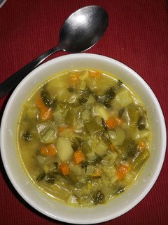 Una foto de Potaje de lechuga y verduras