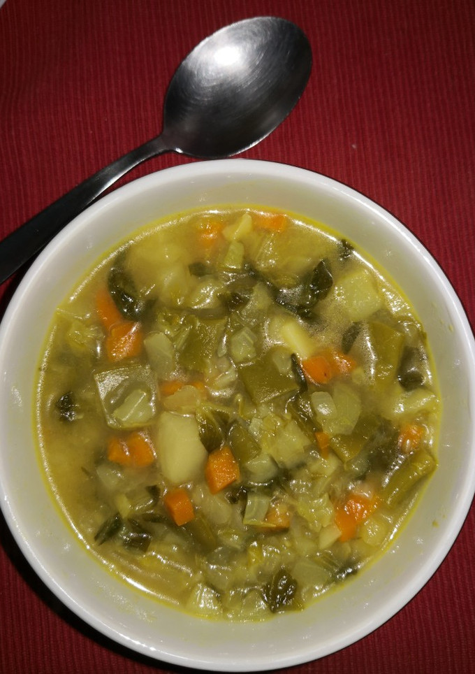 Una foto de Potaje de lechuga y verduras