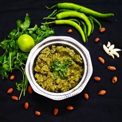 A picture of Maharastrian Thecha chutney.