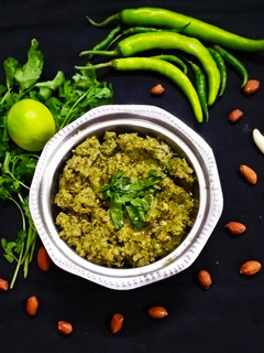 A picture of Maharastrian Thecha chutney.