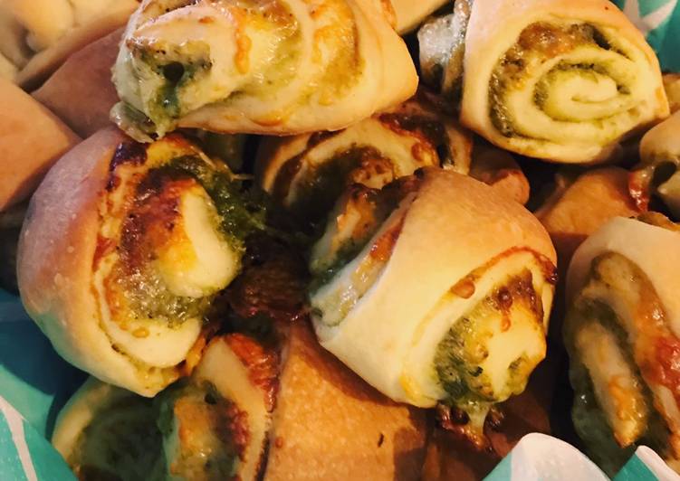 Easiest Way to Make Homemade Pesto-cheese rolls