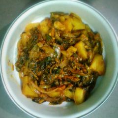 A picture of Aloo Palak Sabzi (potato-spinach side dish).