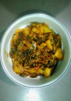 A picture of Aloo Palak Sabzi (potato-spinach side dish).