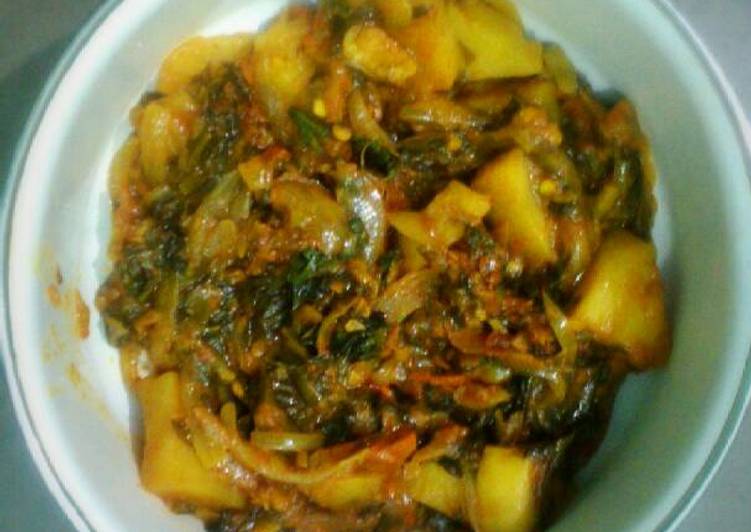 Recipe of Super Quick Homemade Aloo Palak Sabzi (potato-spinach side dish)