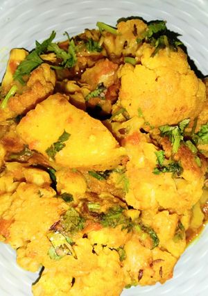 A picture of Aloo gobhi sabzi.