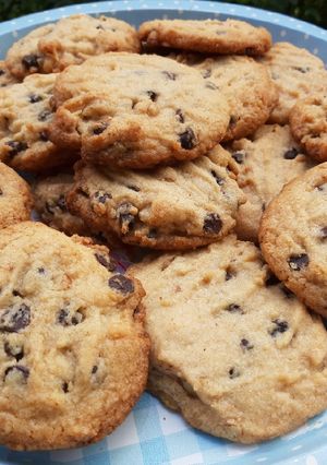 Una foto de Cookies de mantequilla de maní con nueces y chips de chocolate 💣💥