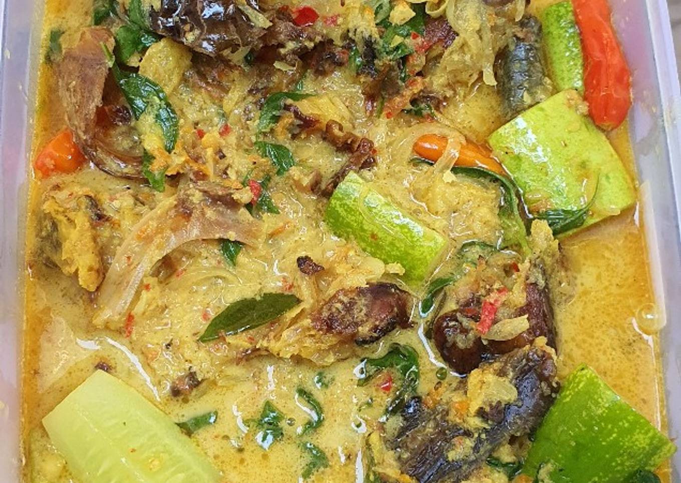 100. Ikan asap baung masak santan