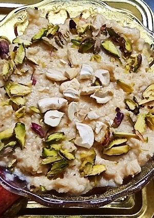 गाजर रब्बडी (gajar rabdi recipe in marathi) रेसिपी चे मुख्य फोटो 