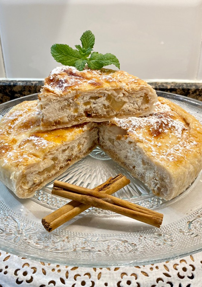 Una foto de Tarta de manzana y crema ricotta