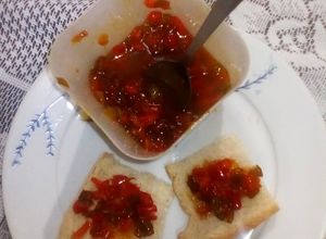 Una foto de Dip de Pimentón y Ají Dulce