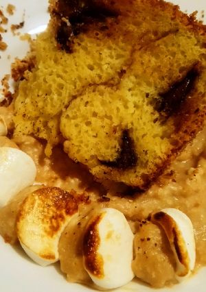 Aranygaluska mogyoró krémmel töltve, habos karamell szósszal, gm recept fotója