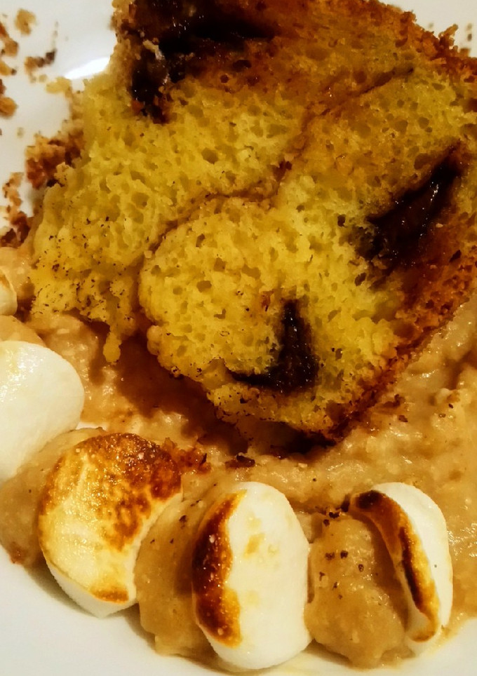 Aranygaluska mogyoró krémmel töltve, habos karamell szósszal, gm recept fotója