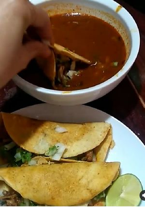Una foto de Tacos de birria de res🌮🌮