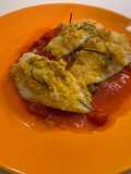 Merluzzo panato su salsa di pomodoro