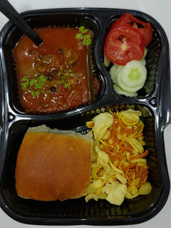 મિસળ પાઉં(Misal pAv recipe in Gujarati) રેસીપી મુખ્ય ફોટો
