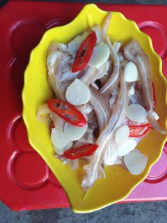 Hình của món Tai heo ngâm chua ngọt.