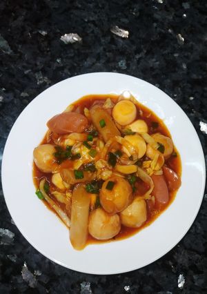 Hình của món Tokbokki từ bánh tráng.