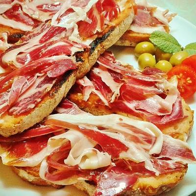 Medias Tostadas con Jamón Ibérico y Tomate. Receta de josevillalta ...