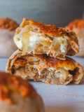 Bombas de pollo, cebolla y mozzarella