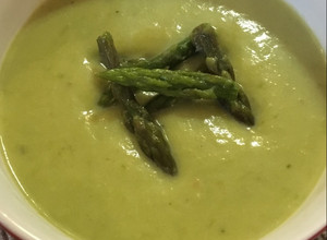 Foto principal de Crema de espárragos trigueros y puerros