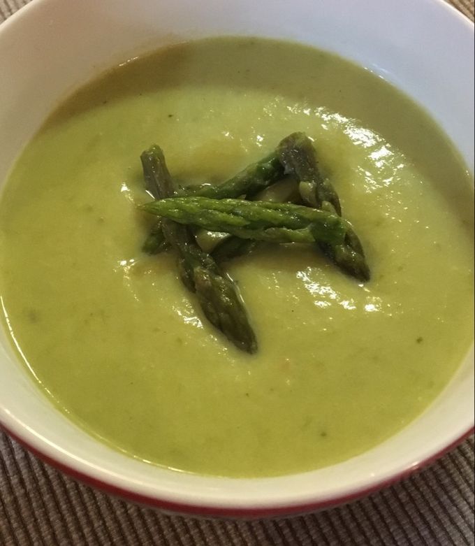 Foto principal de Crema de espárragos trigueros y puerros