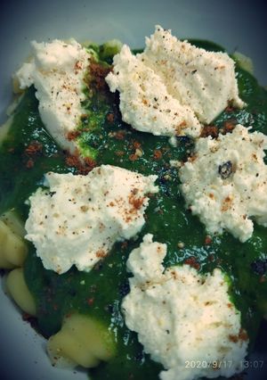 A maradék spenótfőzelék új élete recept fotója