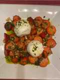 Burrata sobre cama de fresas 🍓🍓🍓