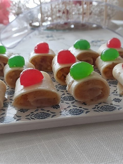 Una foto de Rollitos de queso y carne de membrillo