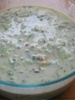A picture of Cucumber raita.