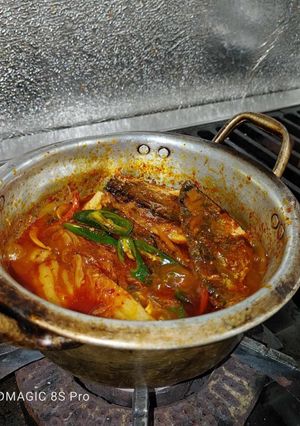 Hình của món Cá Sa Pa kho kim chi kiểu Hàn.