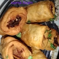 A picture of Samosas chicken veggi roll.