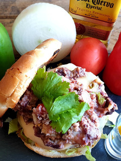 Foto principal de Hamburguesa con frijoles refritos