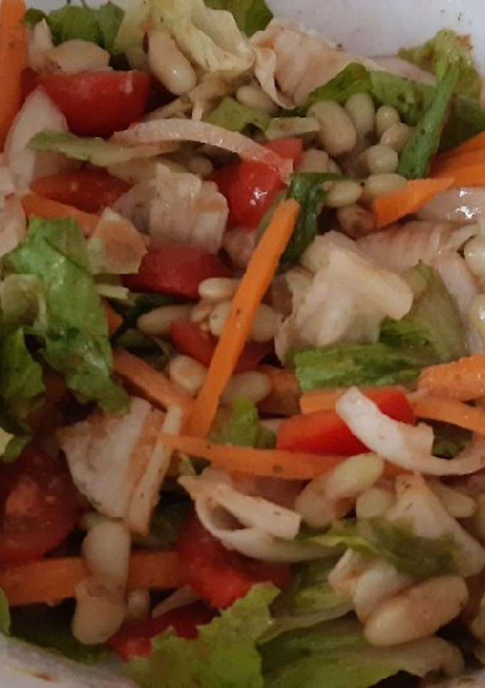Una foto de Ensalada de verdinas con aliño de mi casa