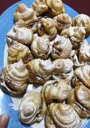 Una foto de Bombitas/profiteroles rellenos con dulce de leche