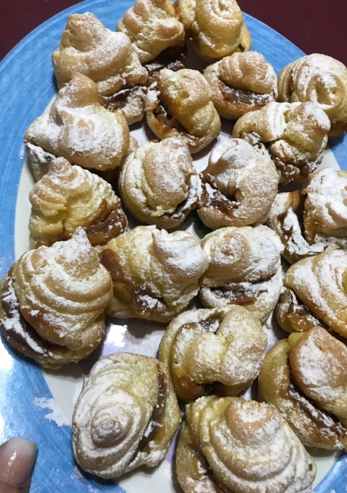 Una foto de Bombitas/profiteroles rellenos con dulce de leche