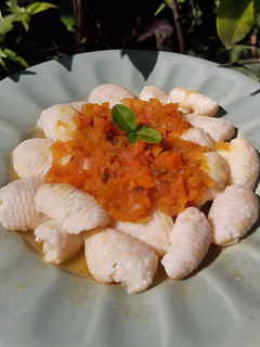 Una foto de Gnocchi di ricotta con salsa de tomate y zanahoria