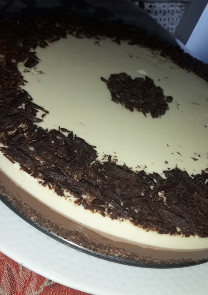 Una foto de Tarta 3 chocolates (sin horno)