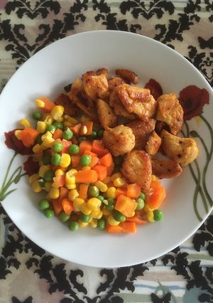 A picture of Chicken breasts with vegetables (kuracie prsia so zeleninou).