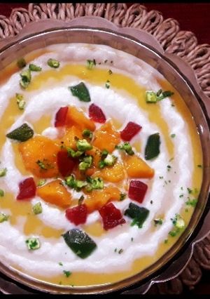 मैंगो कस्टर्ड विद वनीला क्रीम (Mango custard with vanilla cream recipe in hindi) रेसिपी मुख्य फोटो