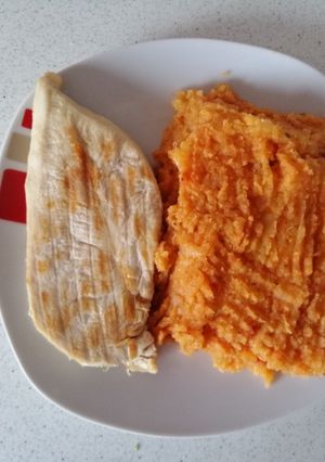 O poză a rețetei Piept de pui la sandwich maker cu garnitură de cartofi la microunde.