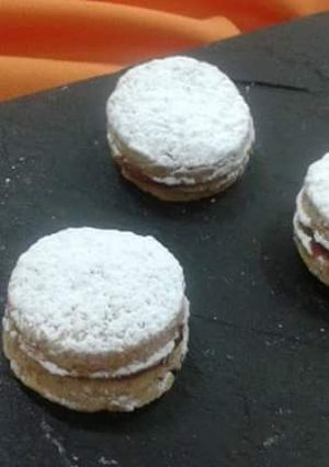 Una foto de Alfajor de nuez