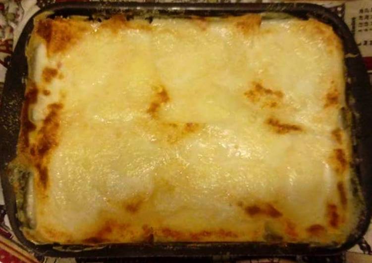 Lasagna di pane con prosciutto e zucchine