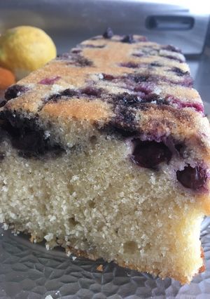 Una foto de Budín de arándanos y limón