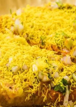 A picture of Sev puri sandwich.