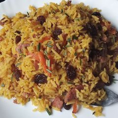 A picture of Spiced Rice with raisins.