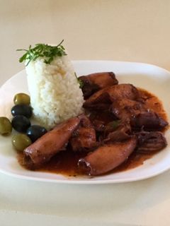 Una foto de Calamares en salsa