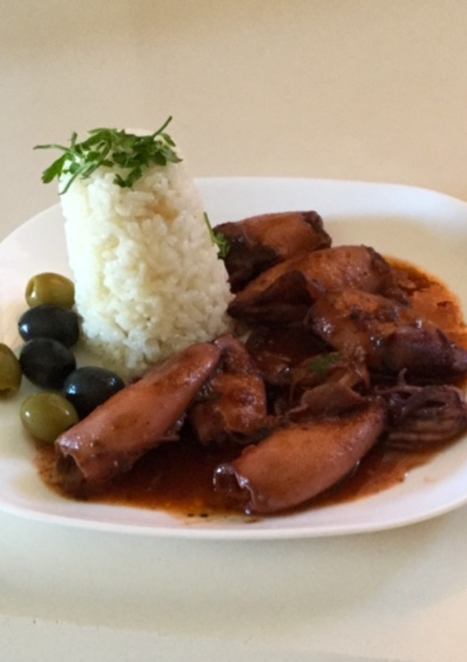 Una foto de Calamares en salsa