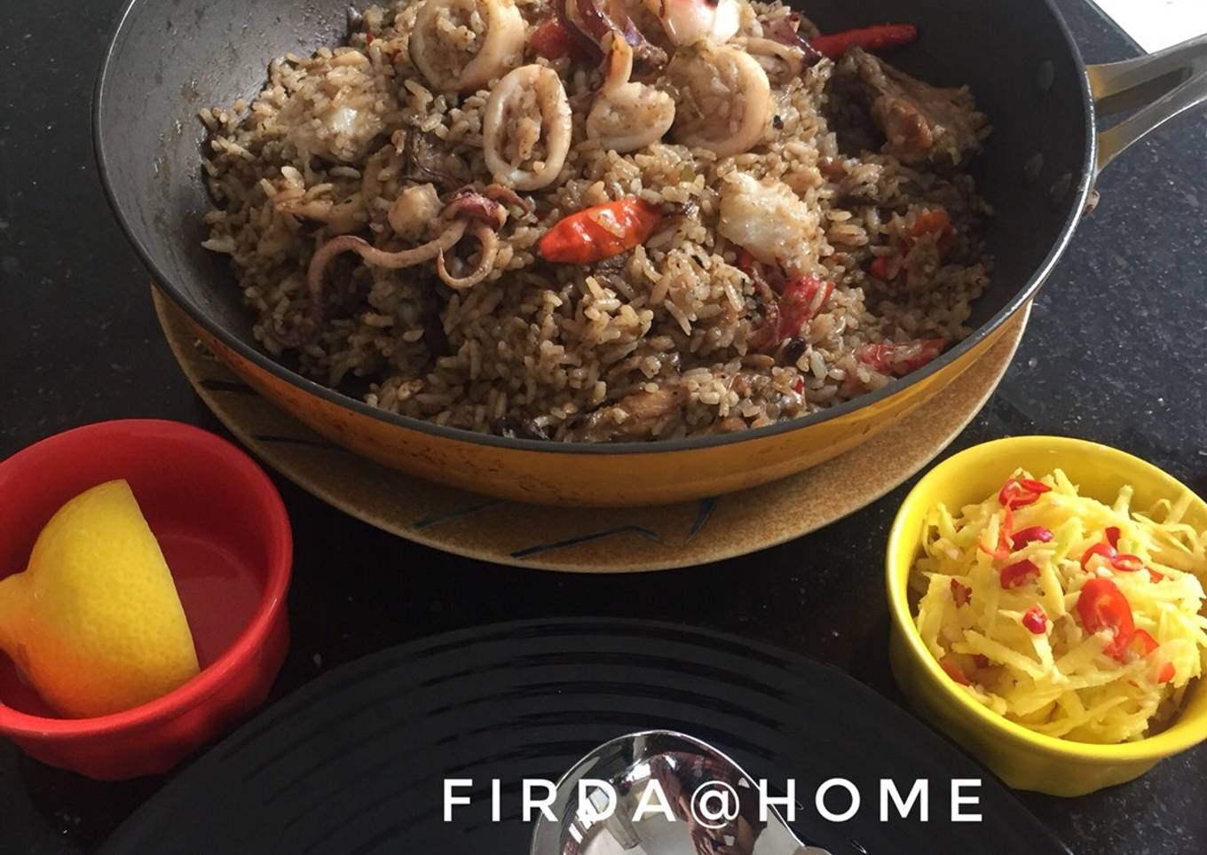 Paella Negro con Calamari