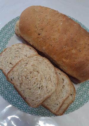 Una foto de Pan lactal con semillas #panaderiaencasa
